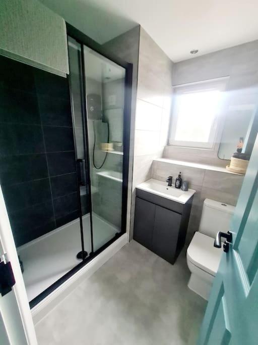 Spacious 5Bed House, Free Parking, No Party ! Glasgow Buitenkant foto